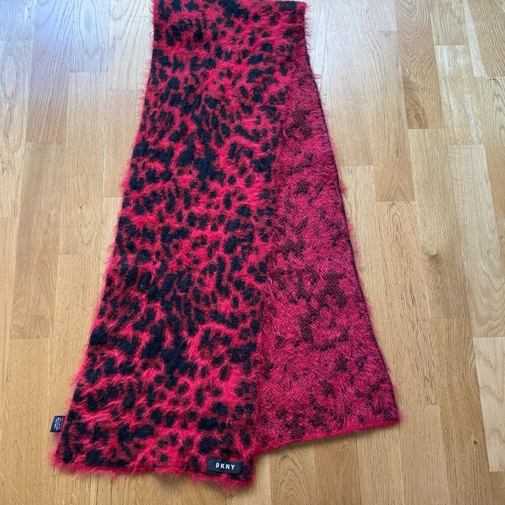 DKNY Woman's Wool Scarf (USED)